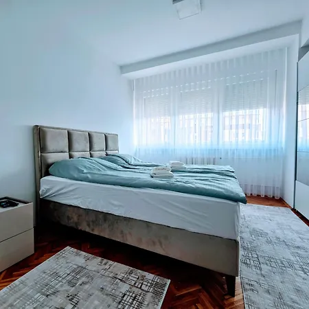 Turquoise Sunny Apartment